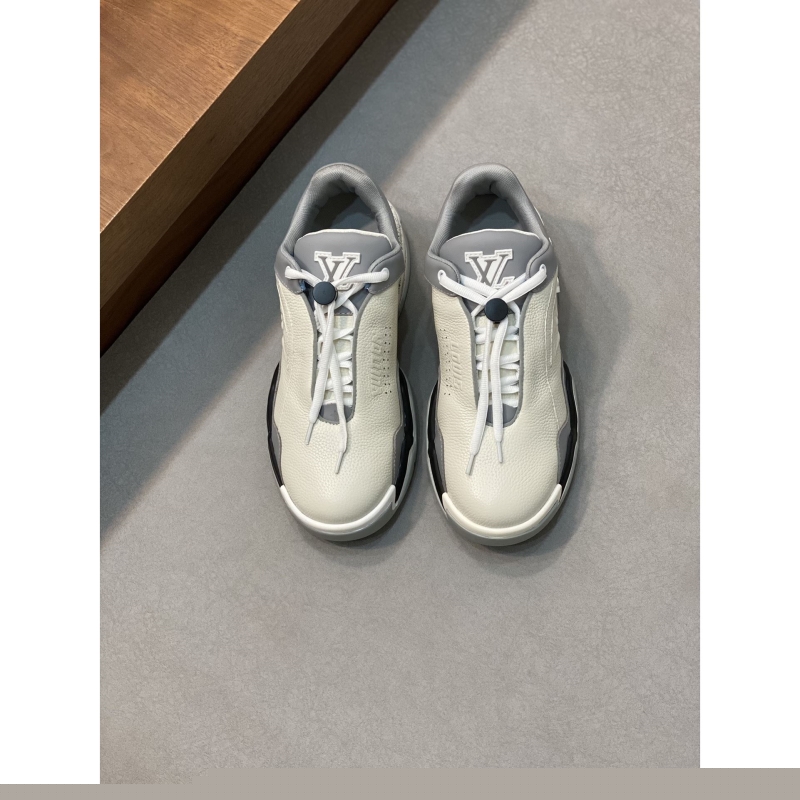l**is V*t*n sneakers